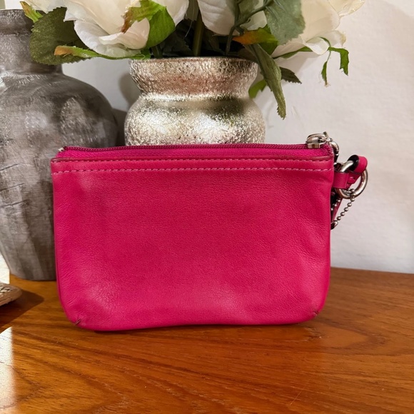Coach Legacy Leather Universal Travel Wristlet Coin Pouch Case in Fuchsia Pink - Picture 3 of 12